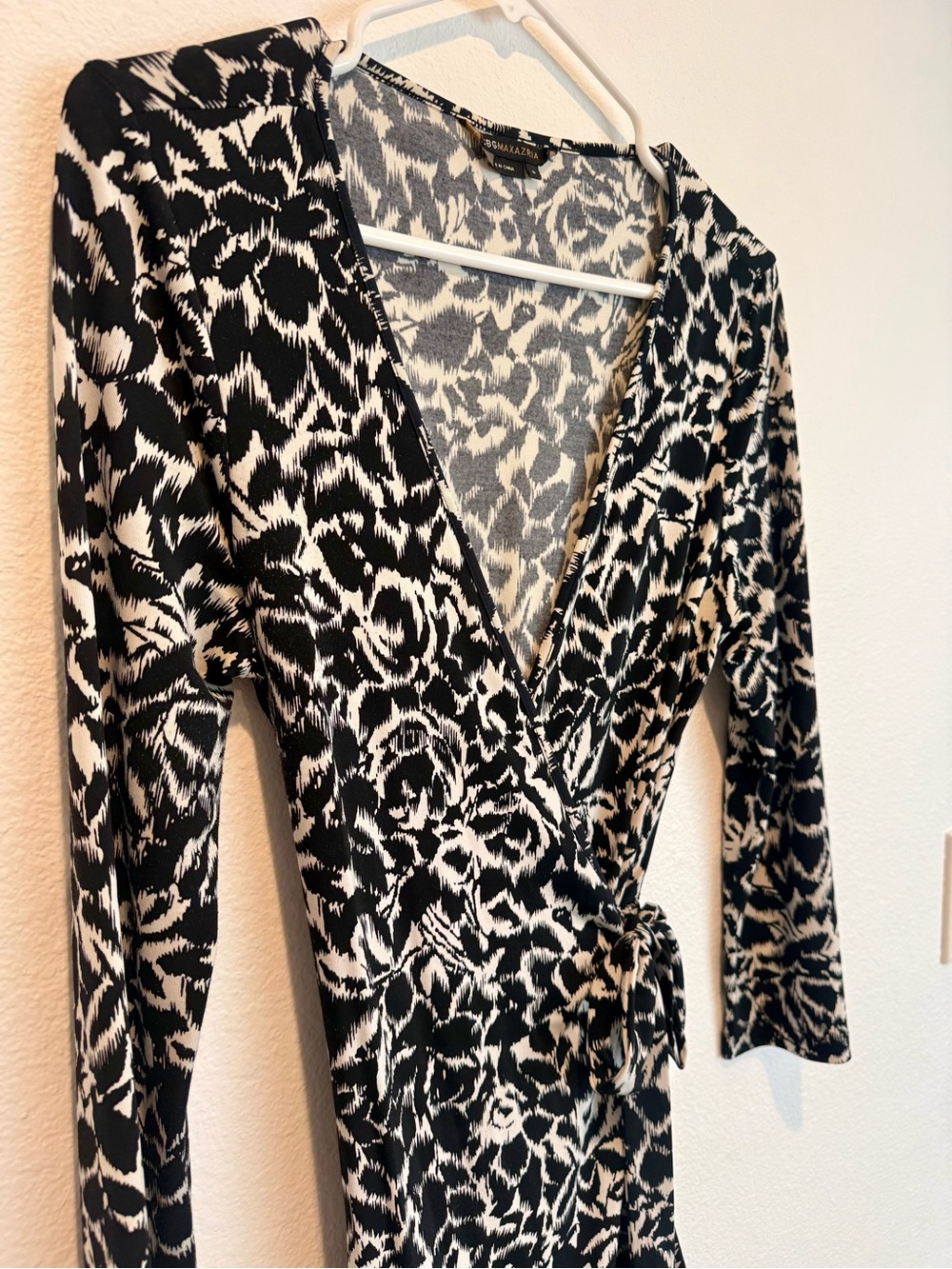 BCBGMaxAzria Black & White Wrap-Front Long Sleeve Robe-Style Dress